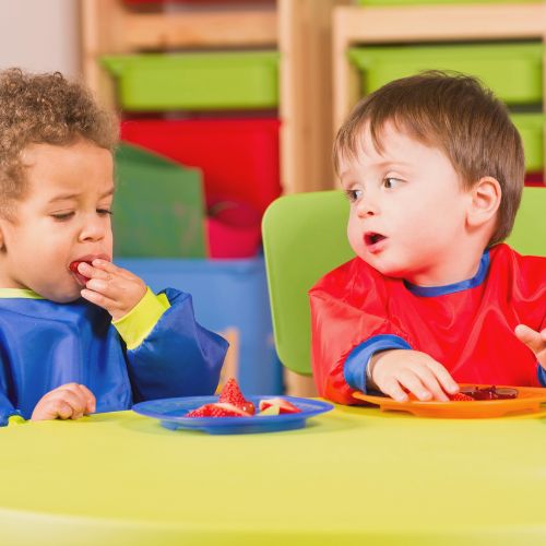 toddlers eating at daycare